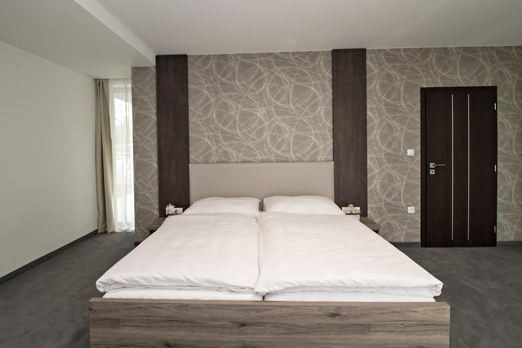 Guest House Frizzante Turčianske Teplice Værelse billede
