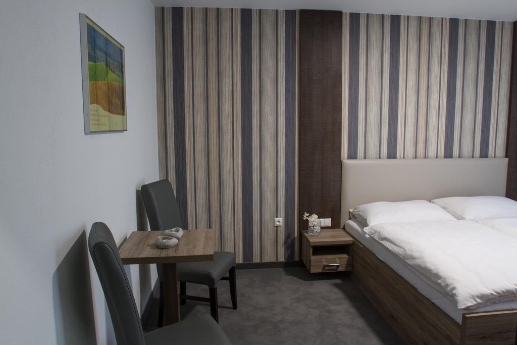 Guest House Frizzante Turčianske Teplice Værelse billede